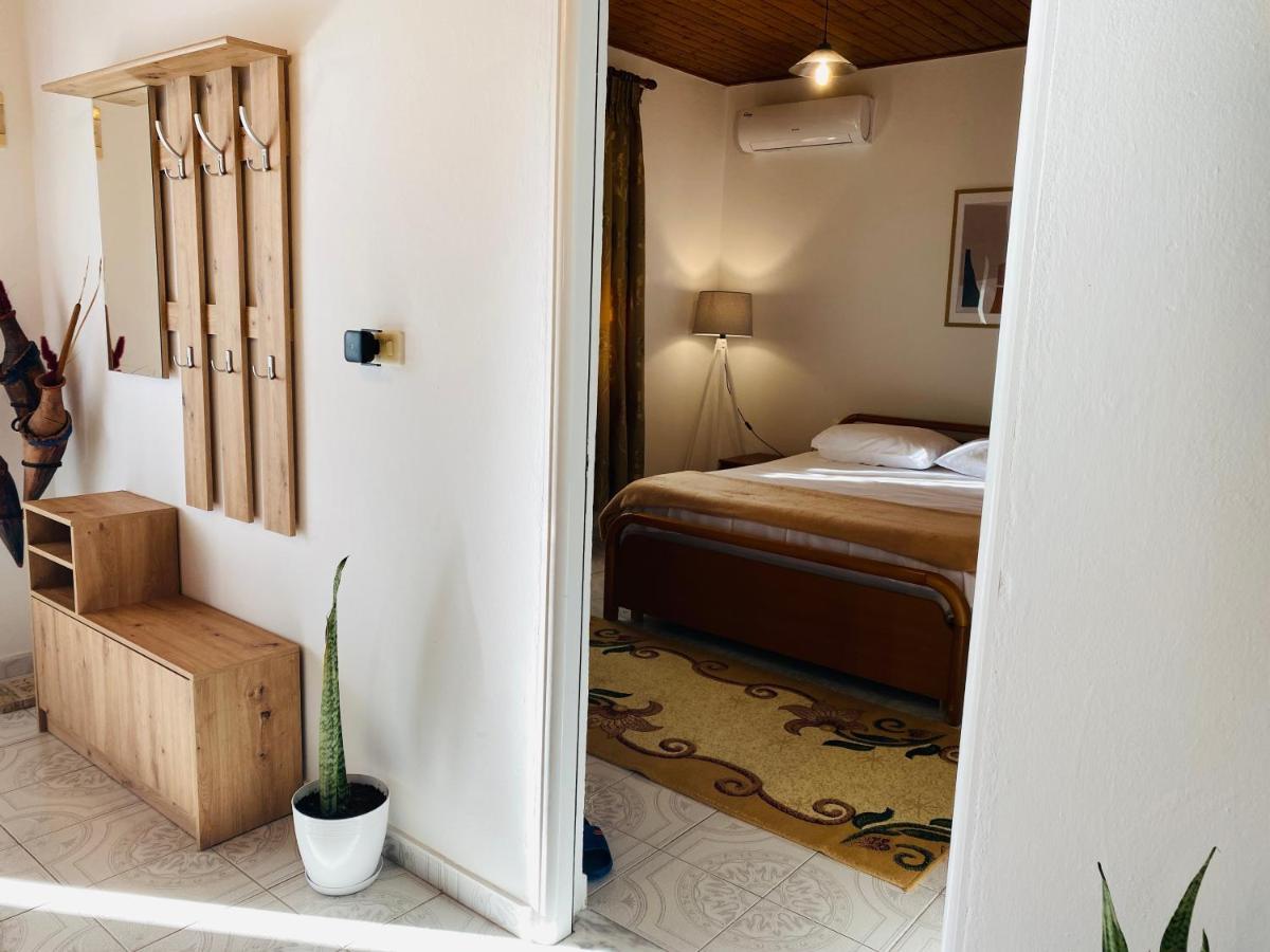 Mia Guest House - Entire Home With Balcony & Garden Дивяка Екстериор снимка