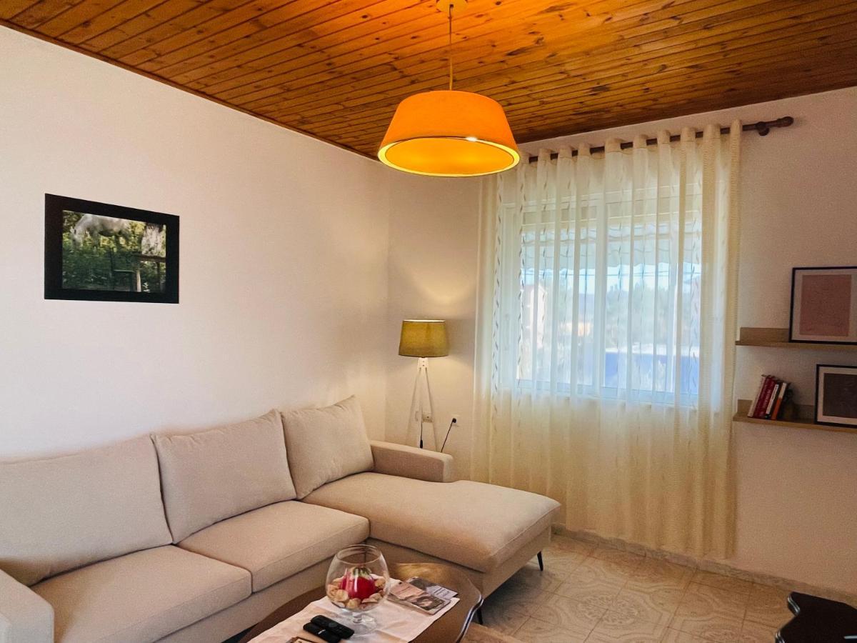 Mia Guest House - Entire Home With Balcony & Garden Дивяка Екстериор снимка