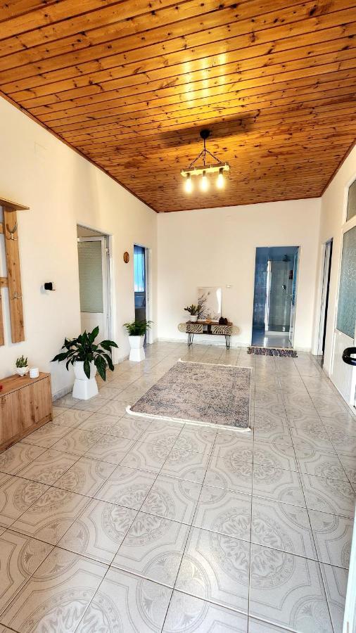 Mia Guest House - Entire Home With Balcony & Garden Дивяка Екстериор снимка