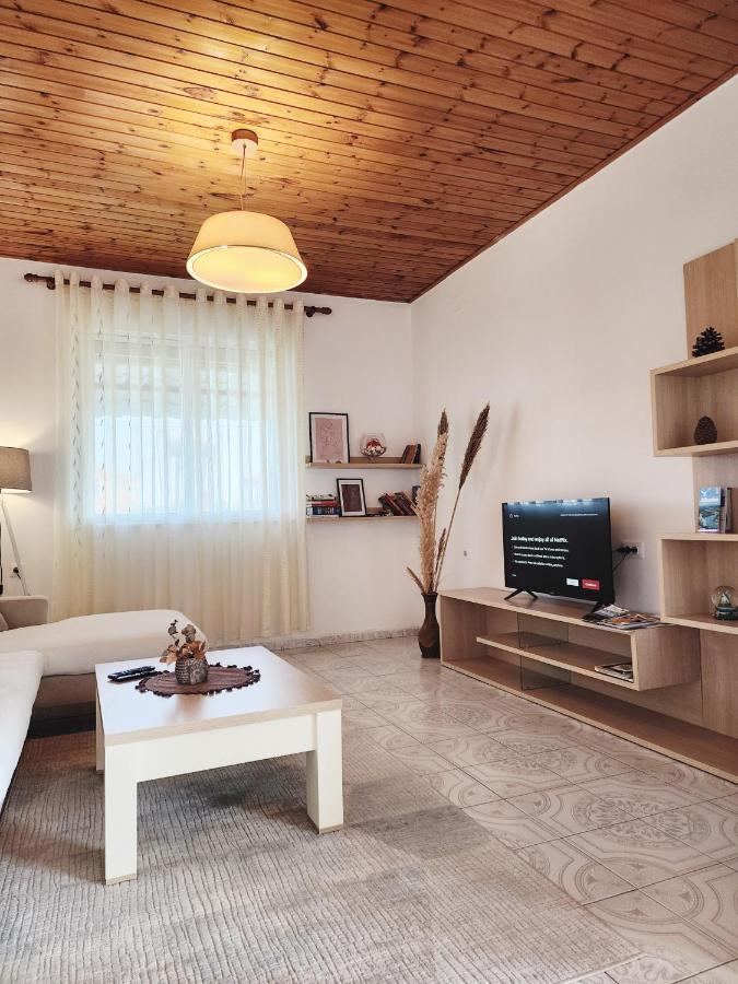 Mia Guest House - Entire Home With Balcony & Garden Дивяка Екстериор снимка