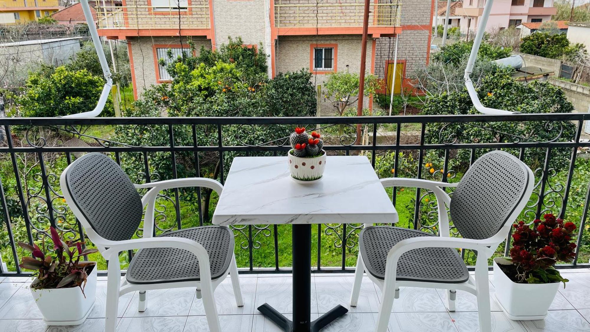Mia Guest House - Entire Home With Balcony & Garden Дивяка Екстериор снимка