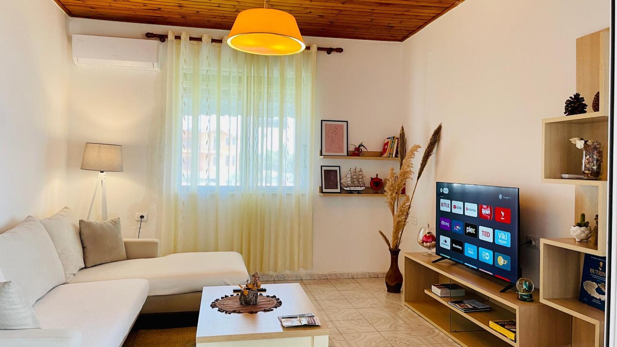 Mia Guest House - Entire Home With Balcony & Garden Дивяка Екстериор снимка